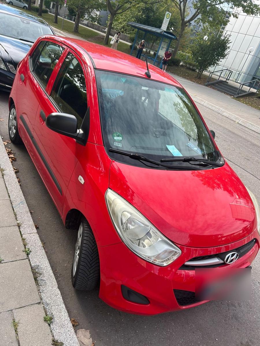 Hyundai i10 2012 — rear view
