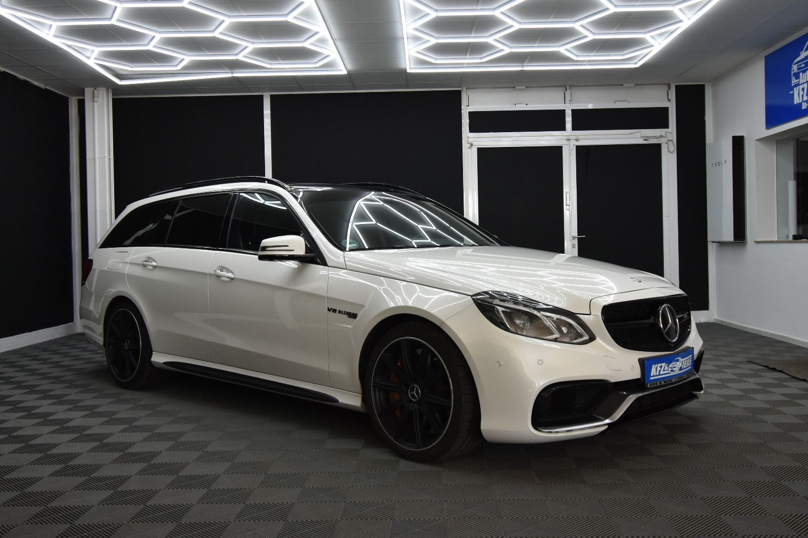 MERCEDES-BENZ E 63s AMG Bang &amp; Olufsen Keramik Drivers Package