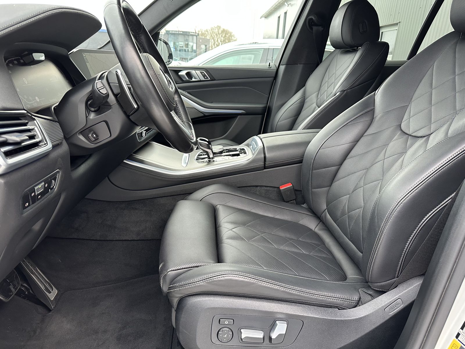 Fahrzeugabbildung BMW X5 xDrive45e M-Sport NAV+LASER+AHK+360°+HUD+H&K