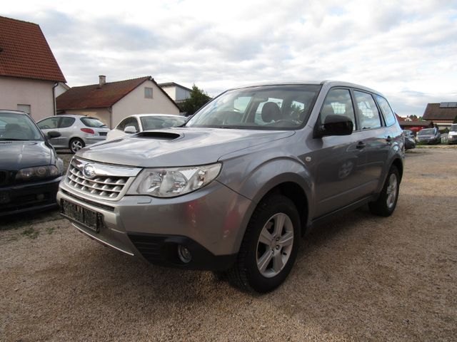 Subaru Forester Active 2.0 D*Klima*AHK*EU5*Motor läuft