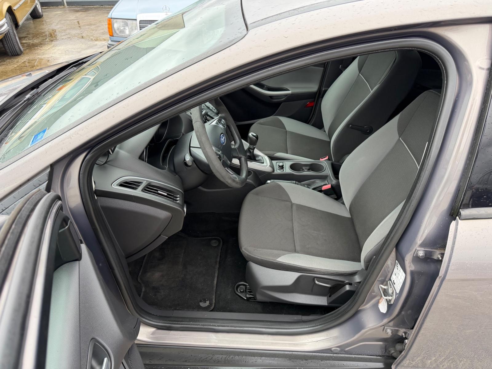 Ford Focus 2012 — photo 11