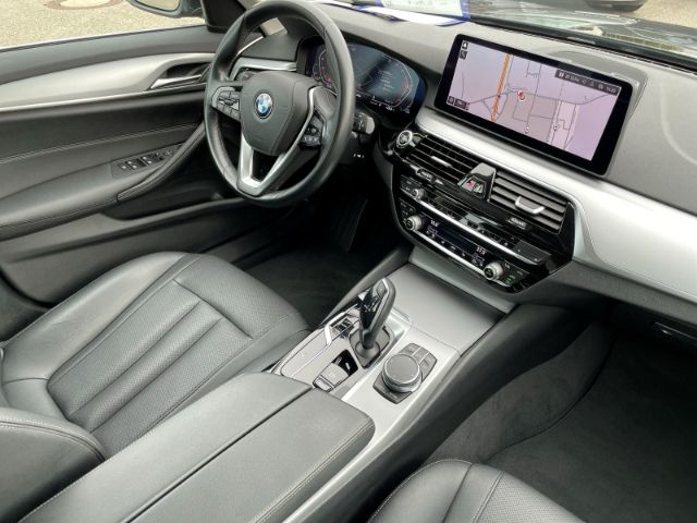 Fahrzeugabbildung BMW 520 d Mild-Hybrid xDrive Autom. Kamera, Sitzheiz