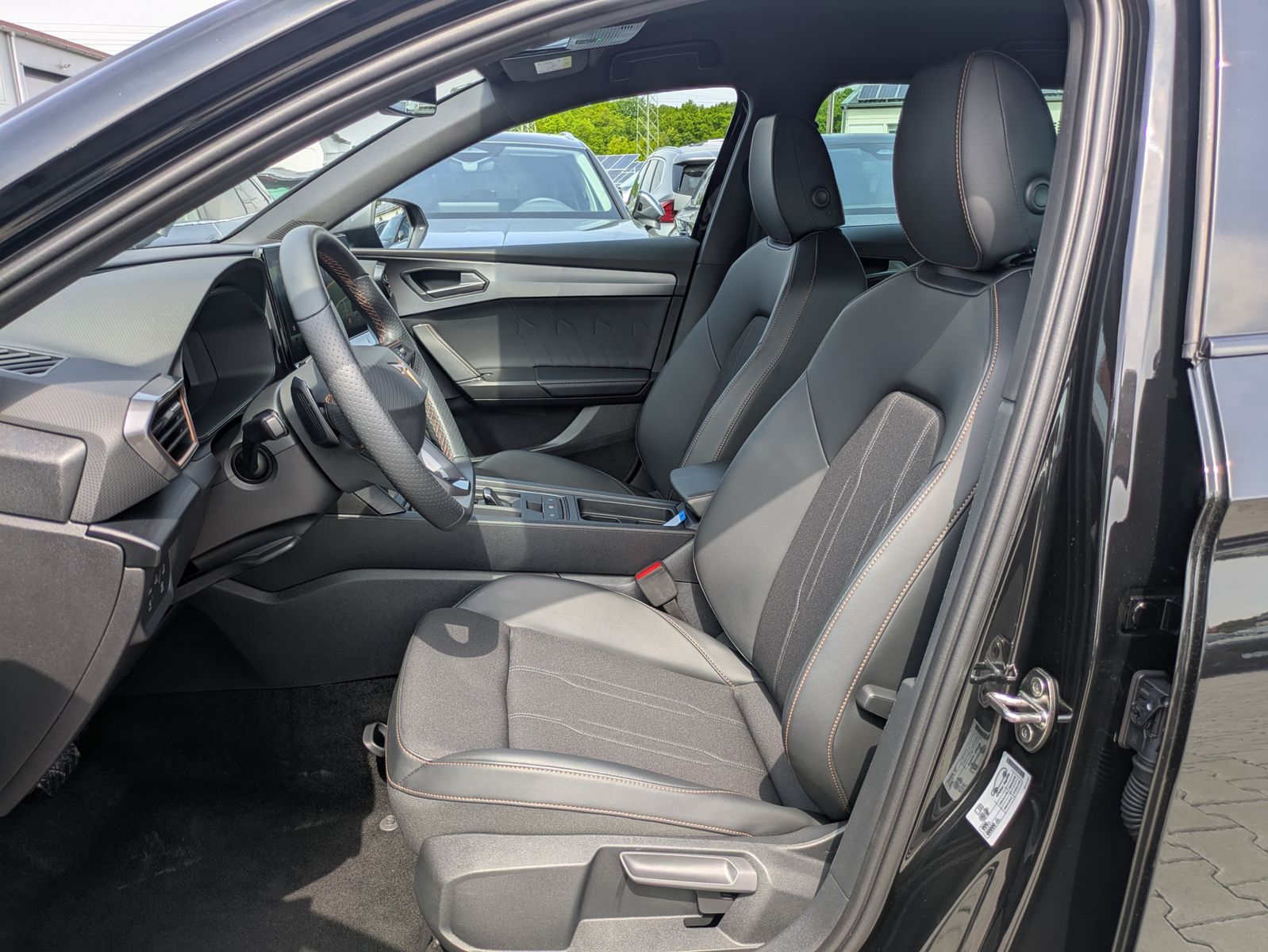 Fahrzeugabbildung CUPRA Leon 1.5 eTSI DSG MATRIX-LED*ACC*APP*KAMERA*18"