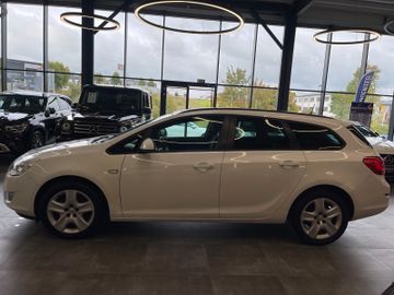 MYAUTOCENTER – Gebraucht- und Jahreswagen mit Werkstattservice in Pfaffenhofen Opel Astra J Sports Tourer Design Edition *PDC*Klima*