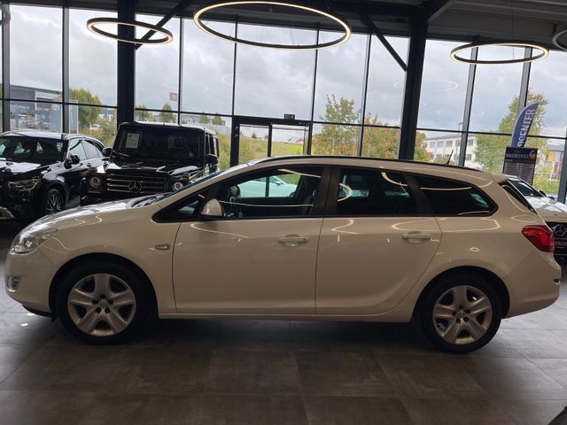 MYAUTOCENTER – Gebraucht- und Jahreswagen mit Werkstattservice in Pfaffenhofen Opel Astra J Sports Tourer Design Edition *PDC*Klima*