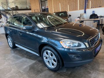 Volvo XC60 Momentum AWD *BI-XENON*PANO*NAVI*PDC*AHK*