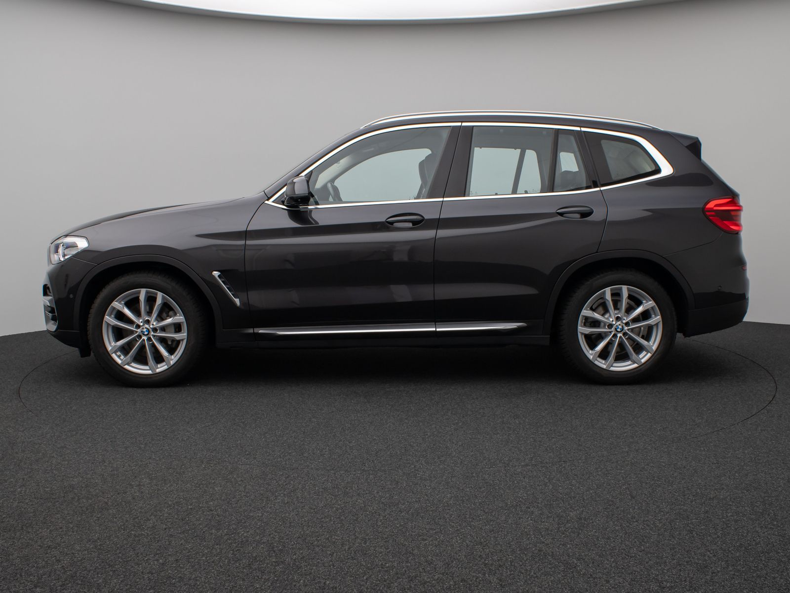 Fahrzeugabbildung BMW X3 xD30d LuxuryLine 360°HUD DAB HiFi AHK Komfort