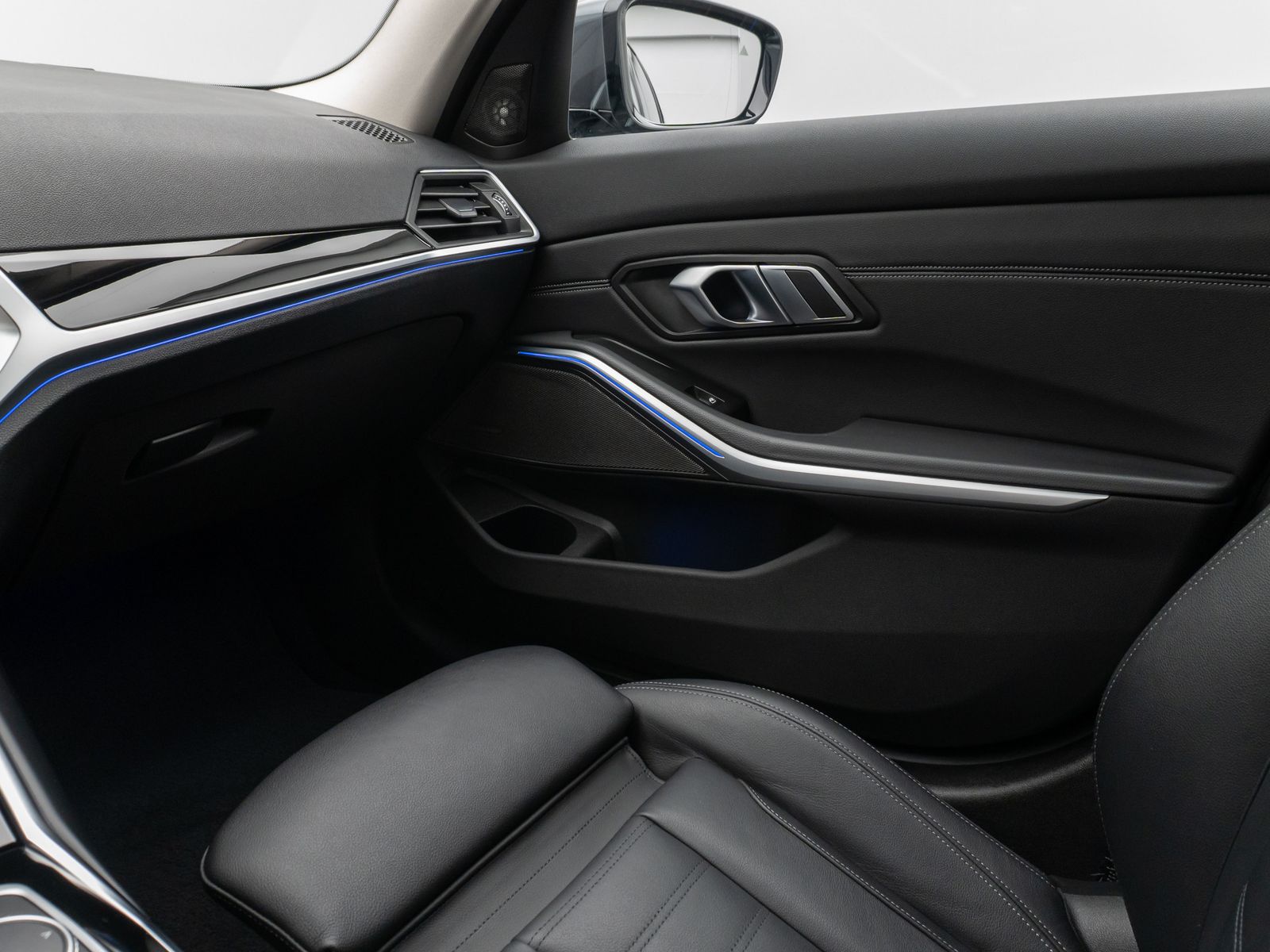 Fahrzeugabbildung BMW 330d xD Sport Line Kamera Lenkrhzg HUD DAB H/K