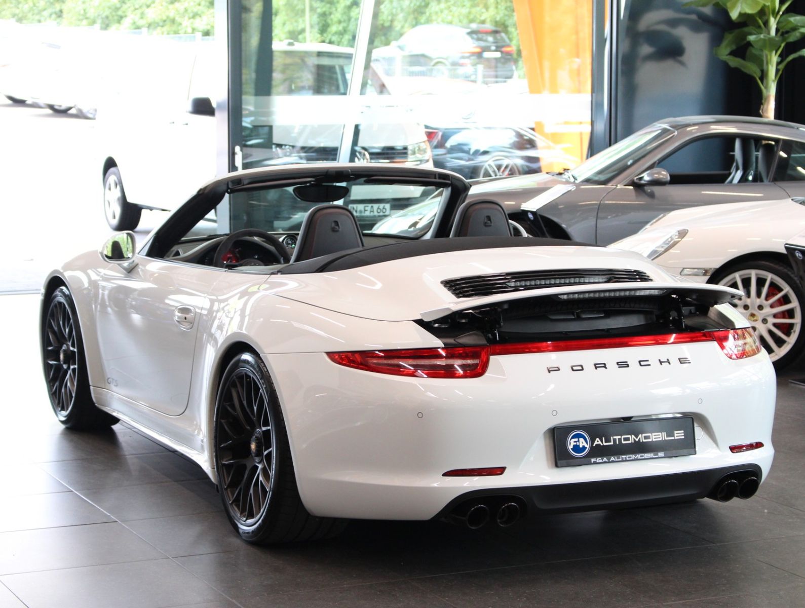 Fahrzeugabbildung Porsche 991 4 GTS Cabrio*Sport Chrono*Carbon*Burmester