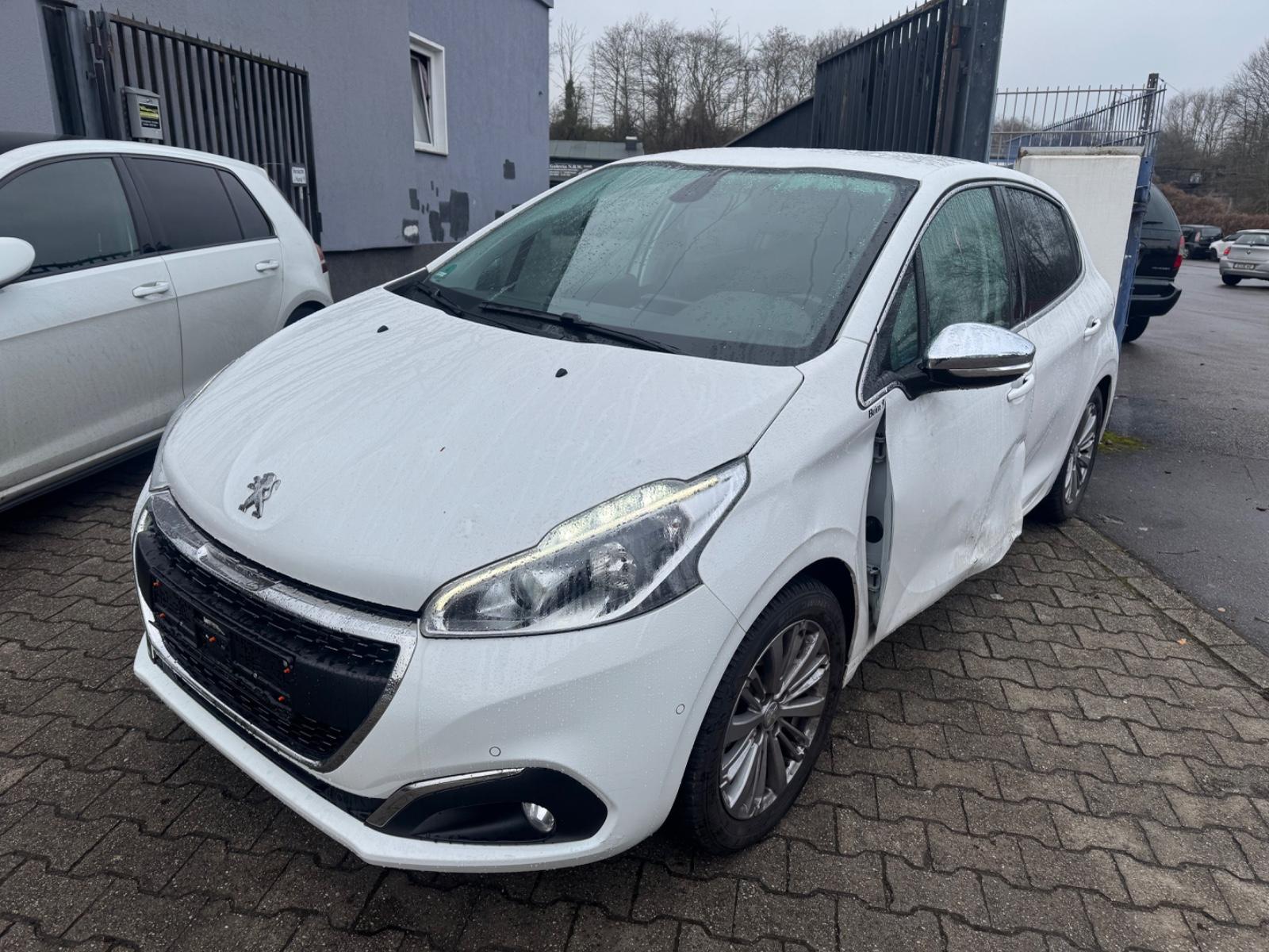 Peugeot 208 PureTech 82 Allure Navi R-Kamera 29TKM