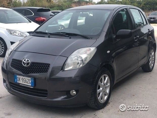 Toyota TOYOTA Yaris Revisionata e batteria nuova