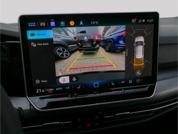 Volkswagen Golf VIII R-Line 1.5 eTSI DSG Voll LED Kamera