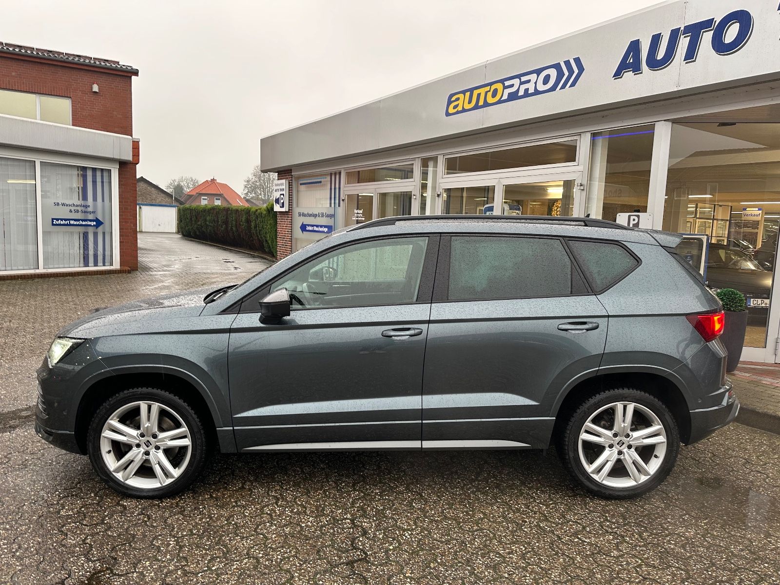 Fahrzeugabbildung SEAT Ateca 2.0 TDI FR DSG AHK/Navi/Dinamica/Beats