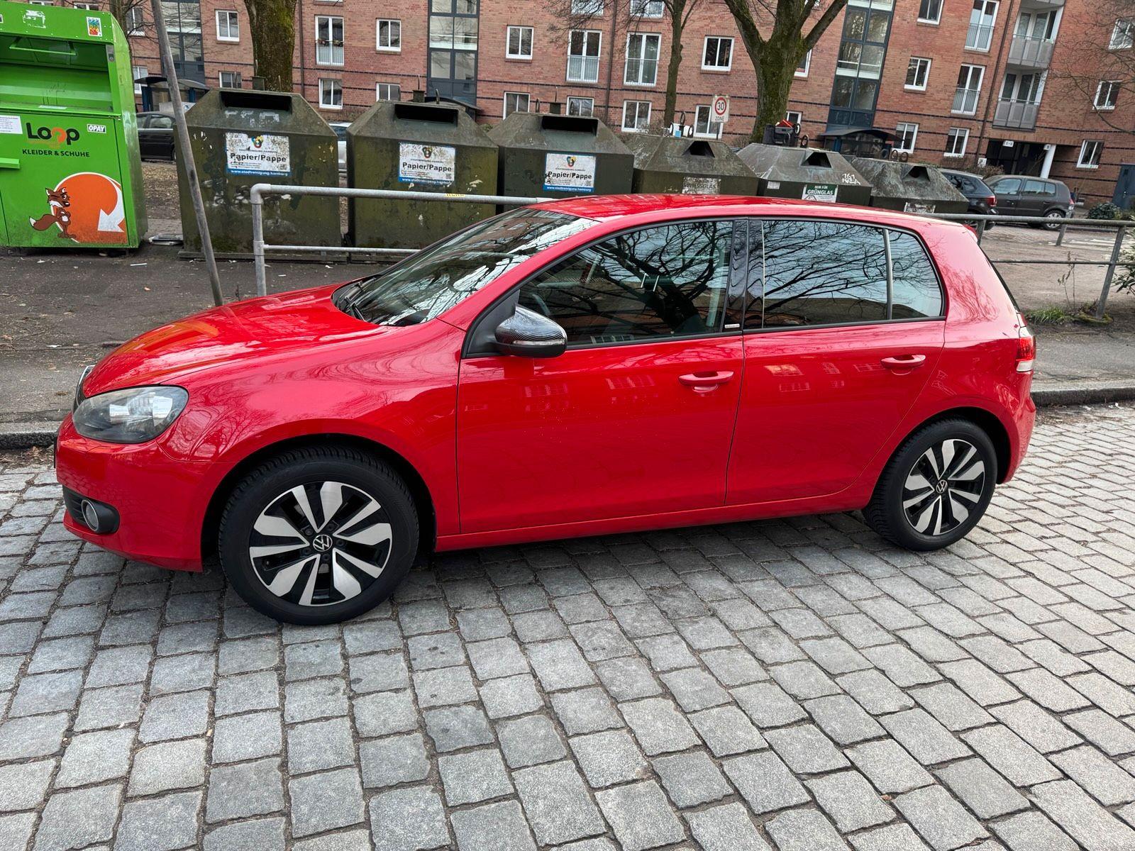 Volkswagen Golf 2011 — interior