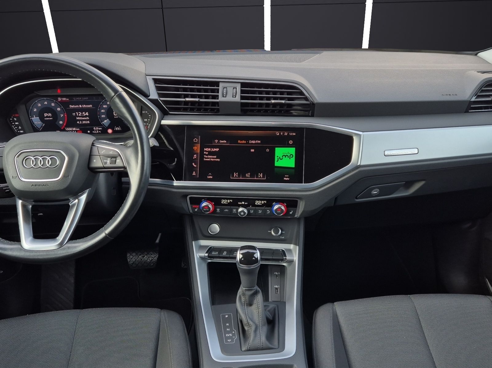 Fahrzeugabbildung Audi Q3 40 TFSI quattro S-tronic Standhzg. Matrix Nav