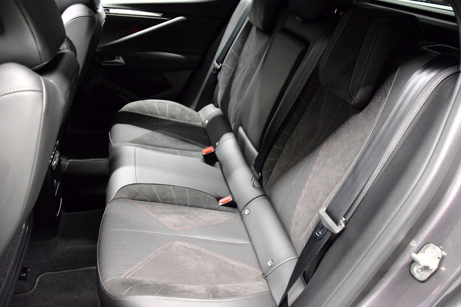 Fahrzeugabbildung DS Automobiles DS4 Performance Line Pano Sitzheizung