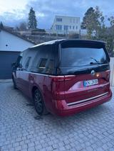 Volkswagen T7 Multivan Style Leder Bel HuD elHeck AHK Pano - Volkswagen T7 Multivan mit Diesel-Antrieb: Massagesitze