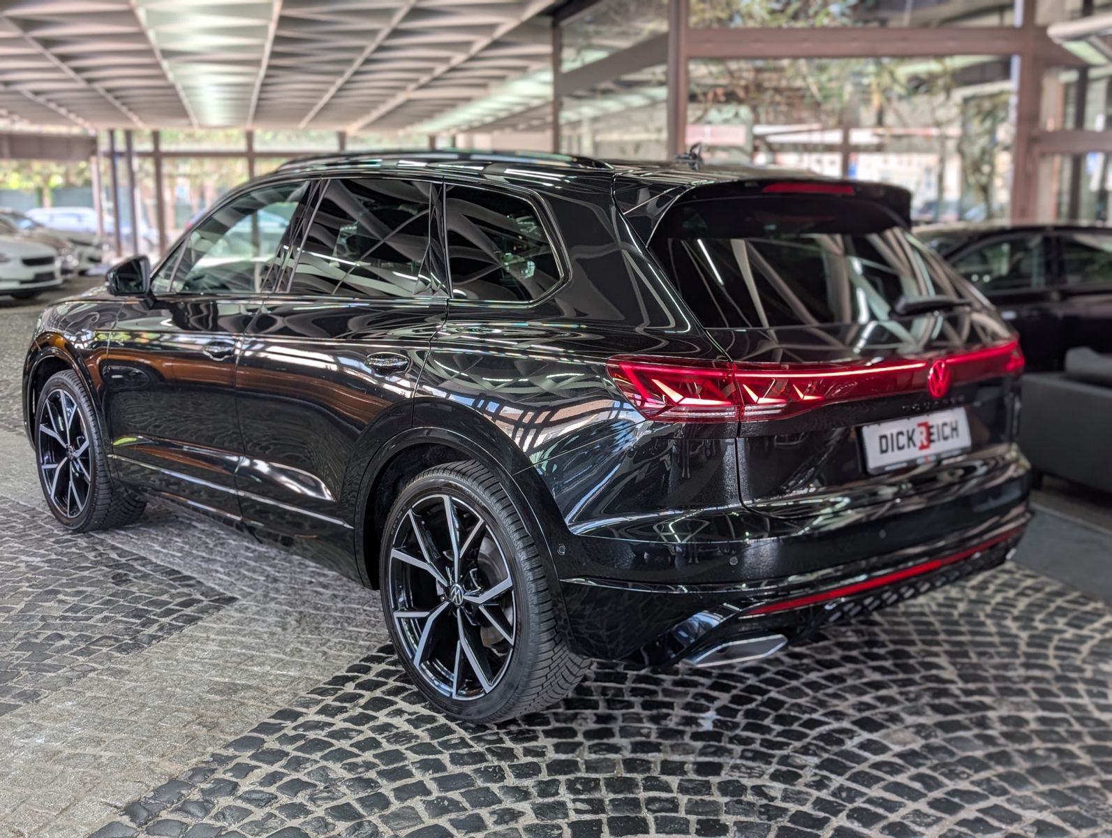 Fahrzeugabbildung Volkswagen Touareg 3.0TDI 4M R-Line VOLL Black 22" UPE 114T
