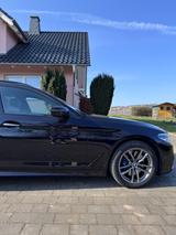 BMW 540d xDrive Touring M-Sport/Pano/AHK/HUD/Stdhz - BMW 540 mit Diesel-Antrieb: Vollleder, Kombi