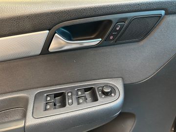 Volkswagen Sharan*7-Sitzer*3-ZONEN*SZHZ*NAVI*TEMPO*AHK*PDC