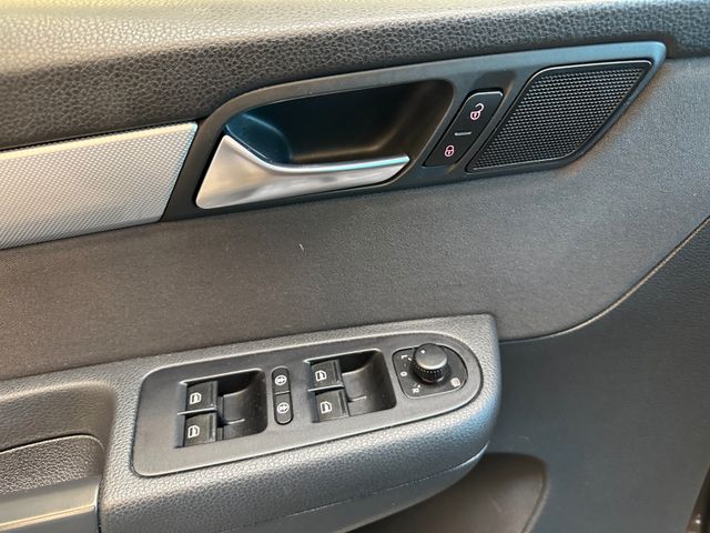 Volkswagen Sharan*7-Sitzer*3-ZONEN*SZHZ*NAVI*TEMPO*AHK*PDC