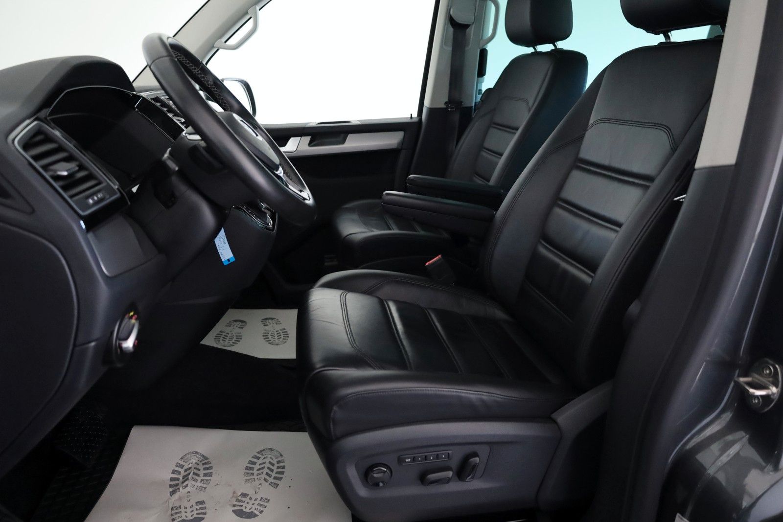 Fahrzeugabbildung Volkswagen T6 Multivan Generation Six 4M Leder,ACC,LED,AHK