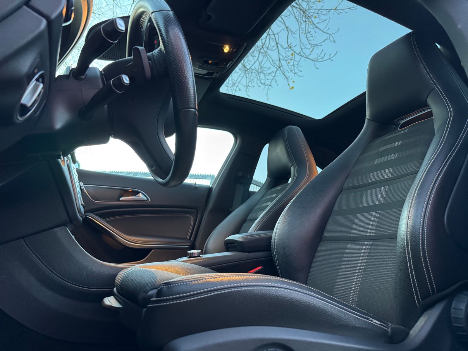 Fahrzeugabbildung Mercedes-Benz CLA 180*PANO*LED*CARPLAY*CAM*NAVI