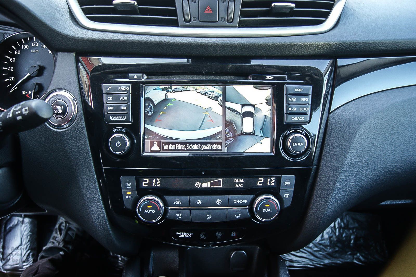 Fahrzeugabbildung Nissan Qashqai DIG-T 12 N-Connecta KAMERA RENTNERBESITZ