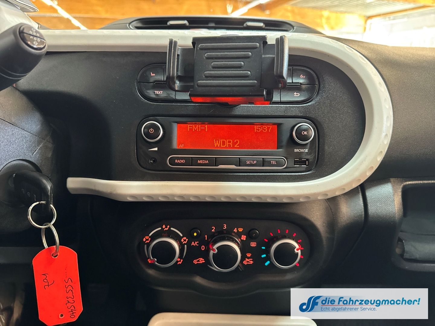 Fahrzeugabbildung Renault Twingo Experience DAB Tel.-Vorb. Berganfahrass.