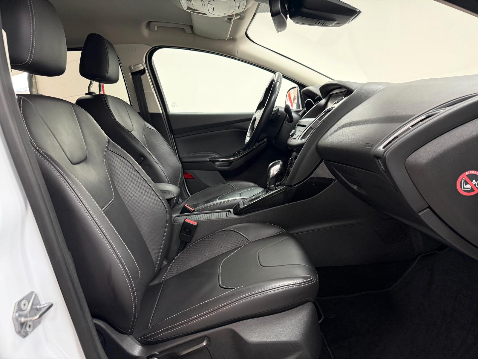 Ford Focus 2015 — photo 11