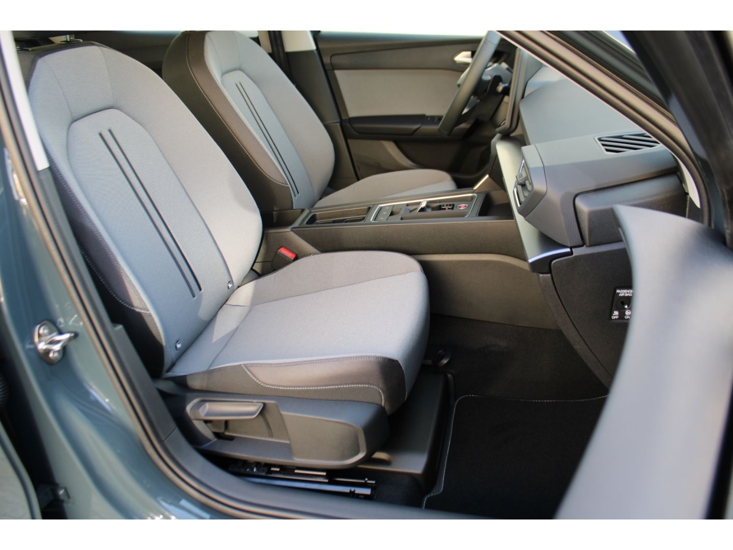 SEAT Leon 1.5 eTSI Style DSG ACC LED DAB PDC RFK SHZg - Image 11