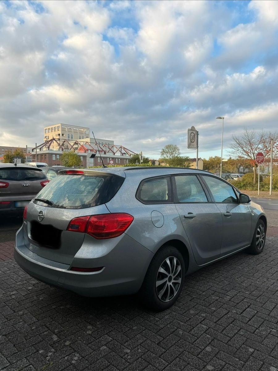 Opel Astra 2010 — photo 6
