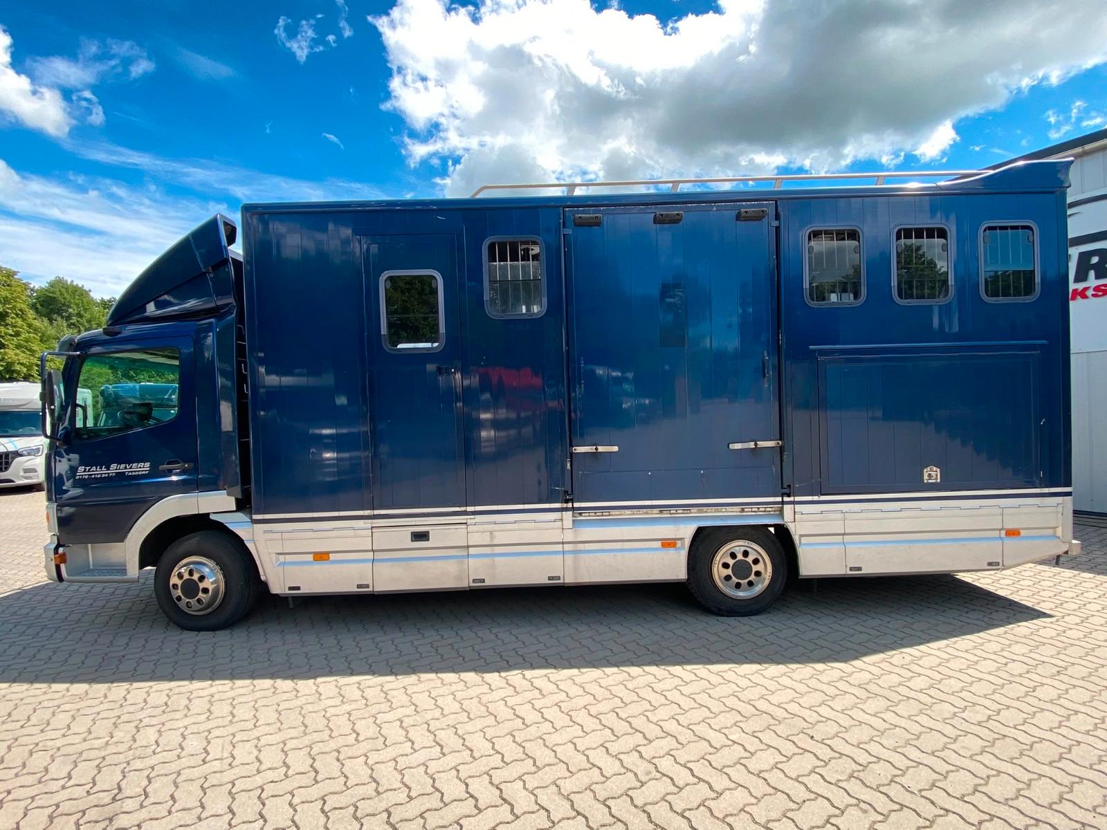 Mercedes-Benz Atego 8180 4-5  Pferde  Wohnung