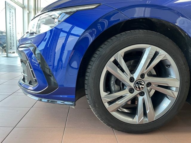 Fahrzeugabbildung Volkswagen Golf Variant VIII 1.5 TSI R-LINE AHK PANO MATRIX