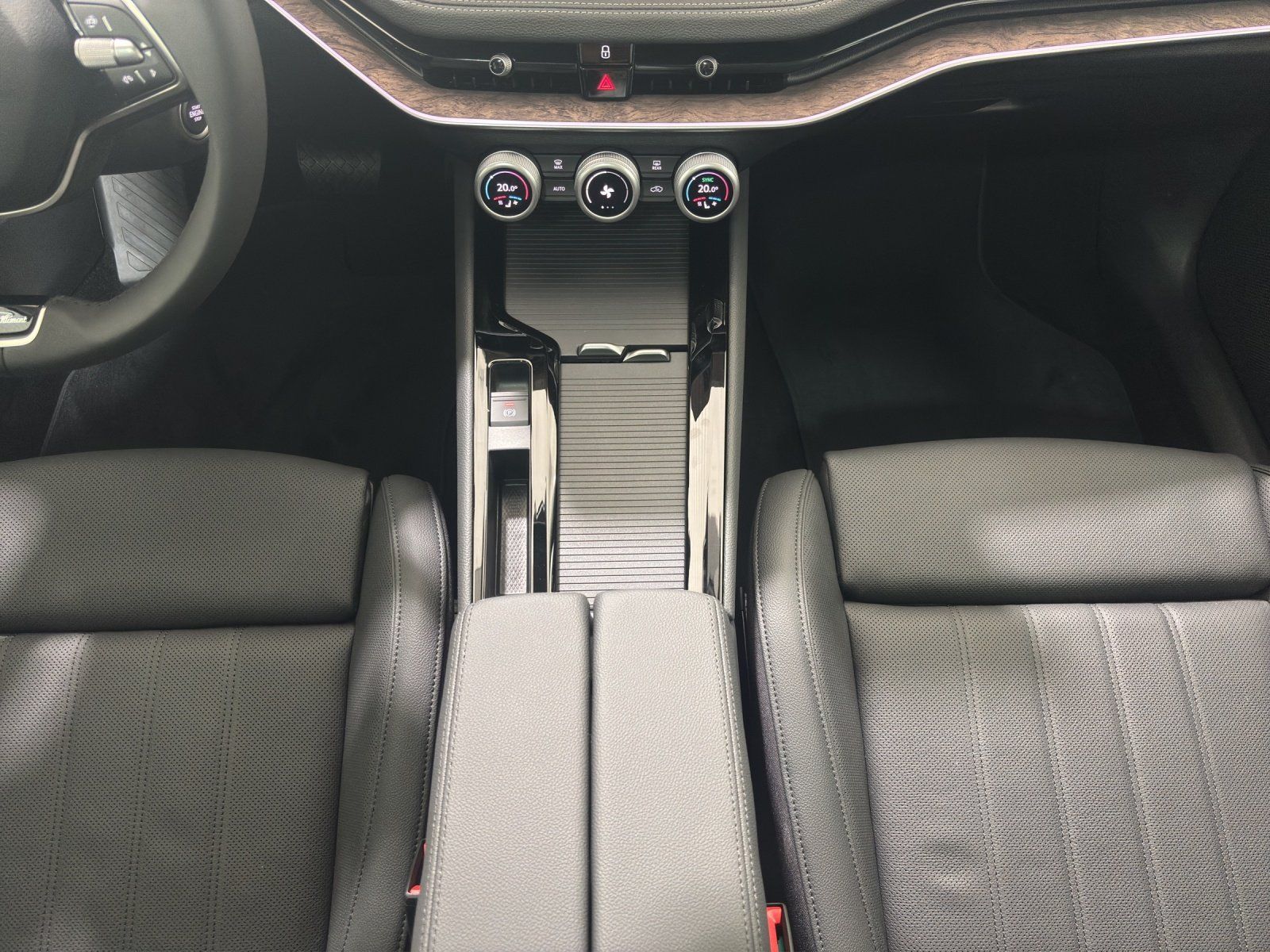 Fahrzeugabbildung SKODA Superb Combi L&K 2,0 TDI 142 kW DSG 4x4