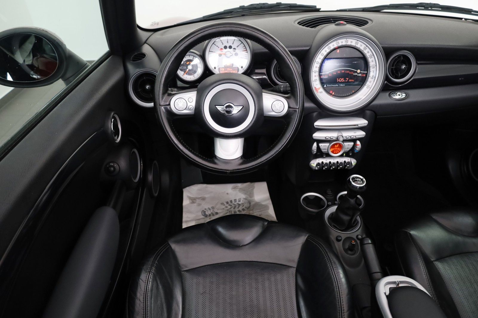Fahrzeugabbildung MINI Cooper Cabrio Leder,Navi,Xenon,SH,PDC,SR+WR