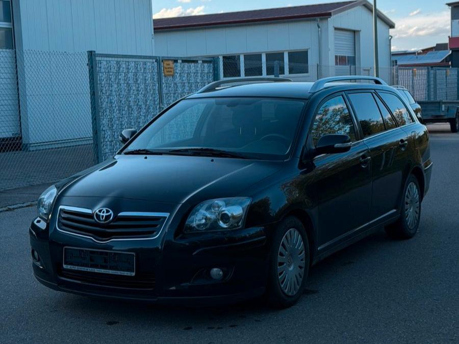 Toyota Avensis 2006 — rear view