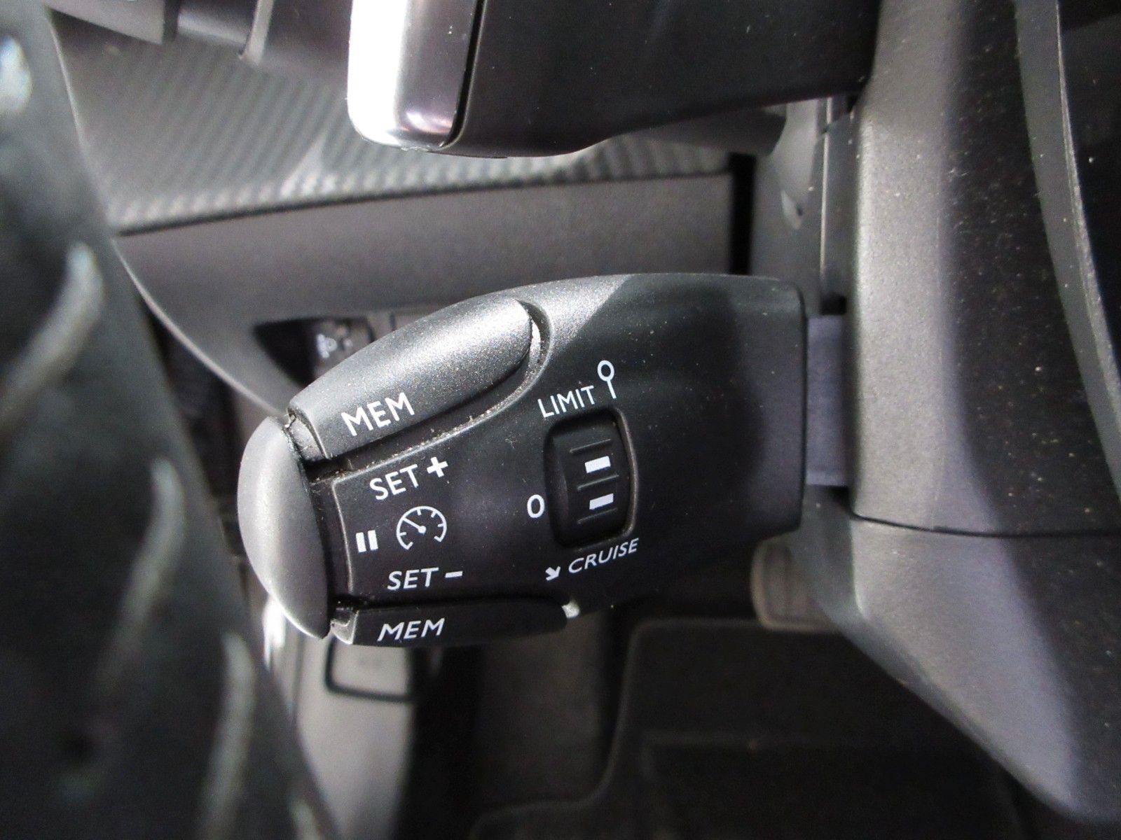 Fahrzeugabbildung Peugeot 208 Active Pack 1.2T LED/NAVI/PDC/TEMPOMAT