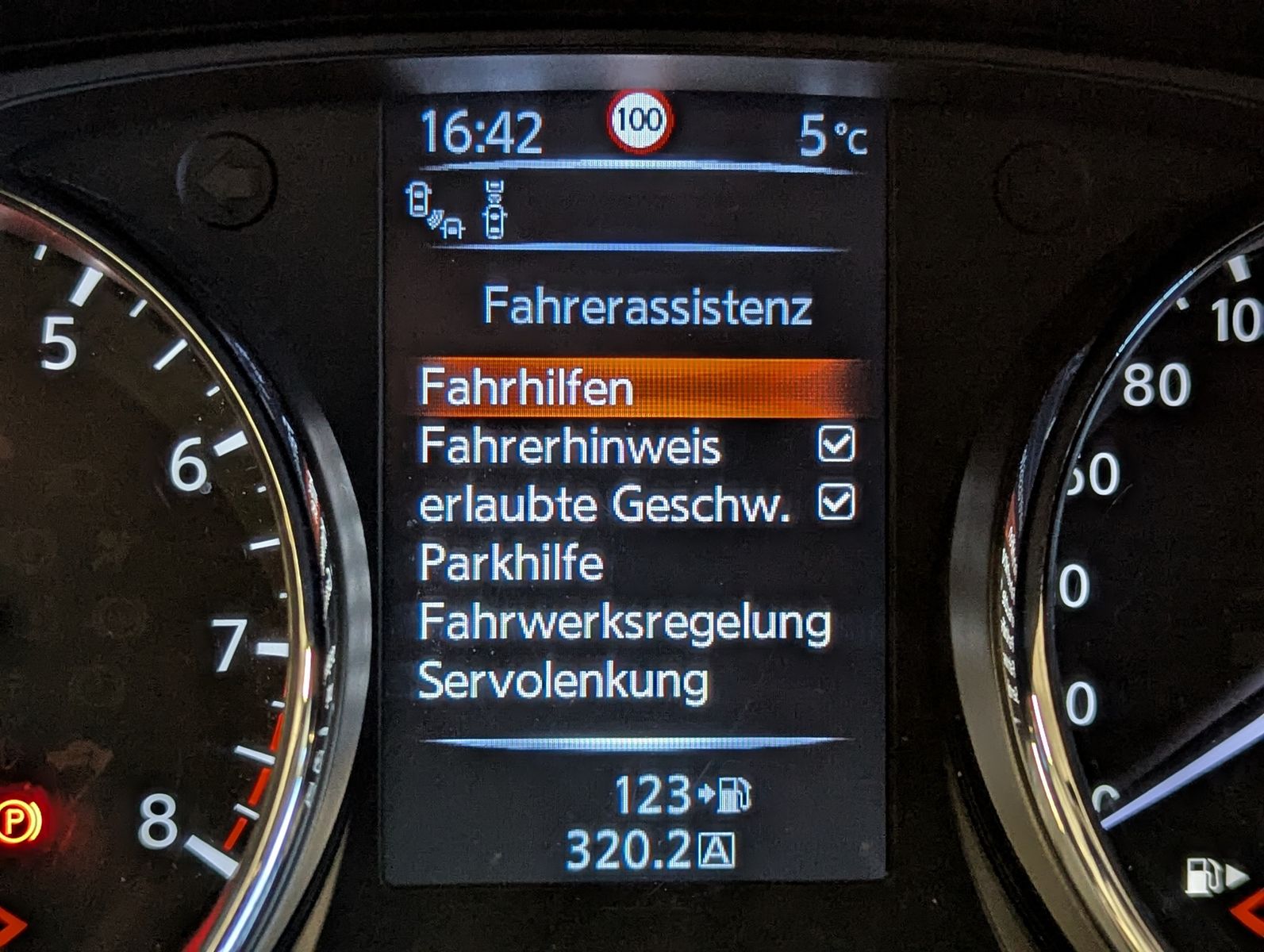 NISSAN Qashqai 1.2 Tekkna Leder Pano Navi 360° AHK 19" - Image 23