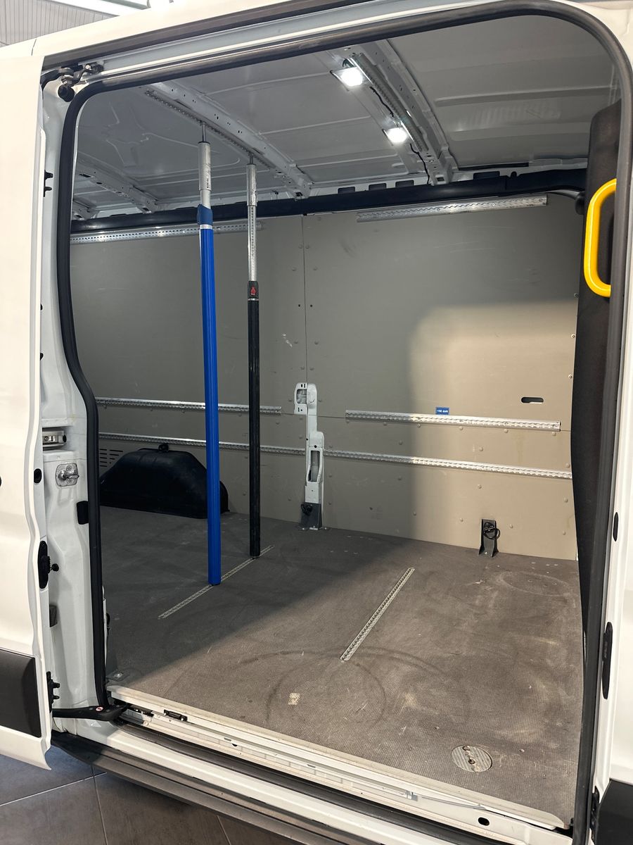 Fahrzeugabbildung Ford Transit FT 350 L3H2 KLIMA+PDC+SHZ+TEMPOMAT+1HD