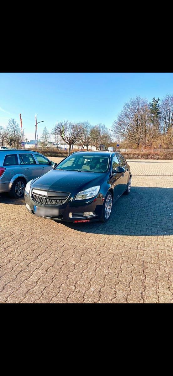 Opel Insignia 2011 — rear view