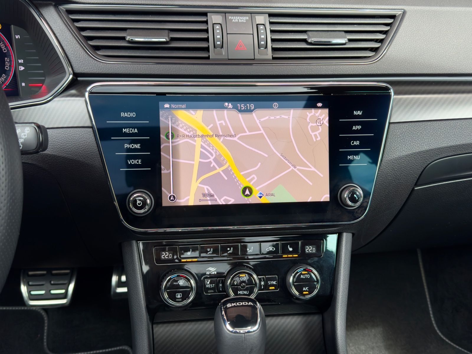 Fahrzeugabbildung SKODA Superb Combi Sportline 2.0 TSI DSG Pano ACC Memo