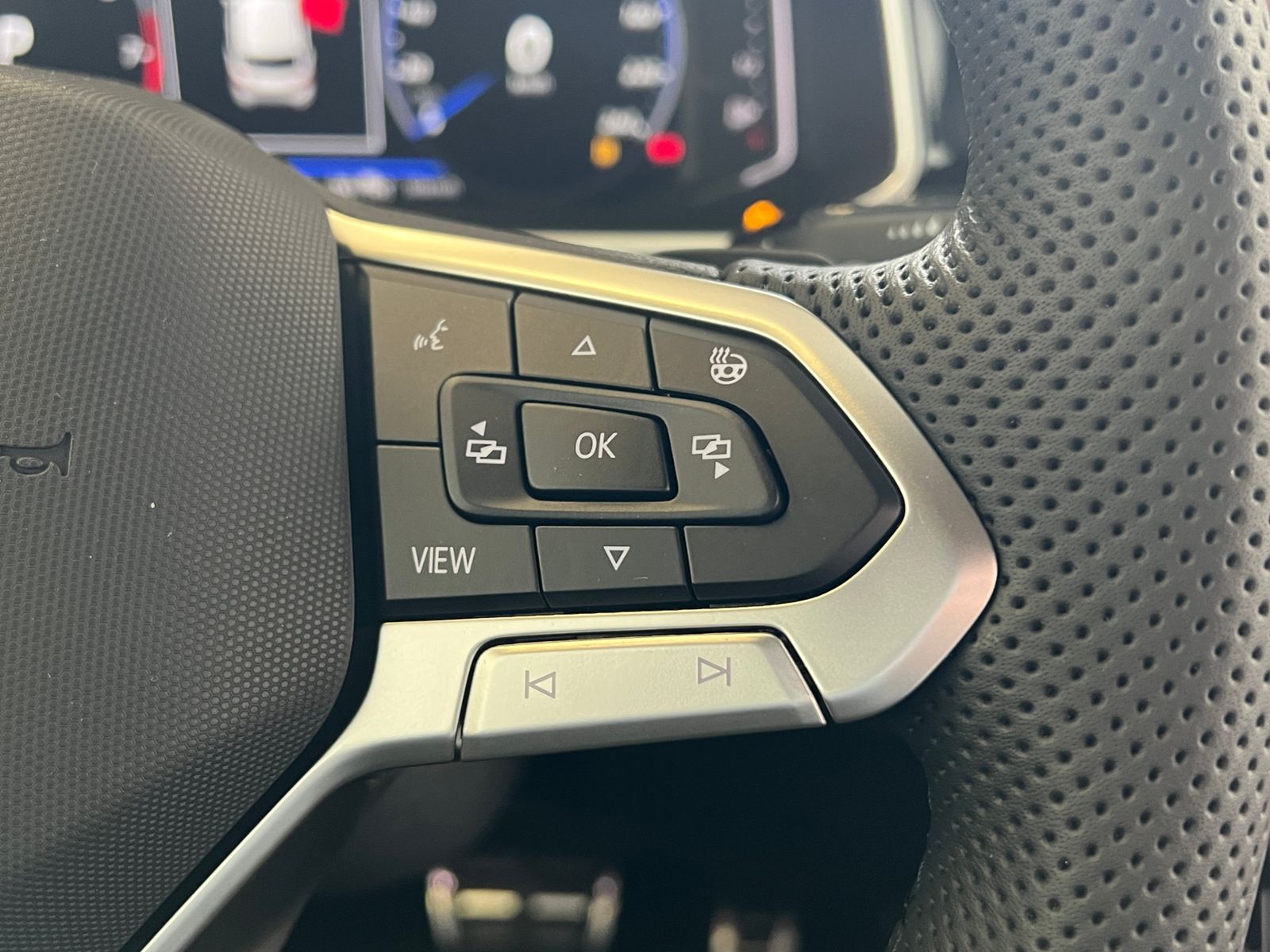 Fahrzeugabbildung Volkswagen T-Roc R-Line 1.5 TSI DSG *LED, Easy Open, 18"-LM