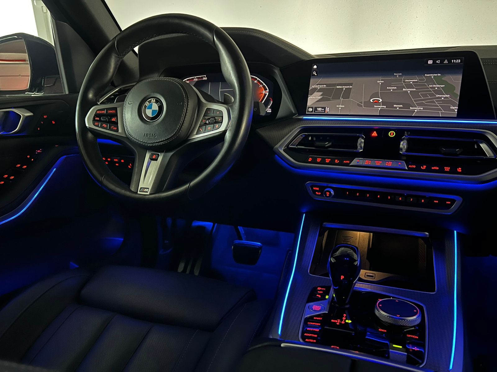 Fahrzeugabbildung BMW X5 xDrive 30 d M SPORT/DAB/AHK/ACC/360*/7-SITZER
