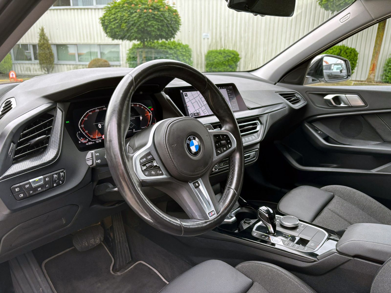 Fahrzeugabbildung BMW 118i Sport Line Steptr. ACC NAVI LED KAM PDC HUD