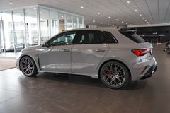AUDI RS3 Sportback | Pano | Schalensitze | Keramik AUDI RS3 Sportback | Pano | Schalensitze | Keramik