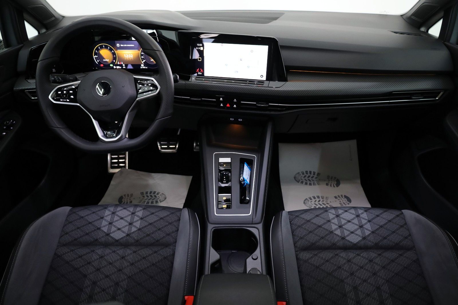 Fahrzeugabbildung Volkswagen Golf VIII Variant R-Line eTSI Navi,LED,ACC,AHK