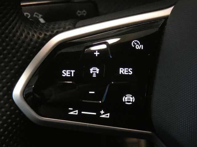 Golf 1.5 TSI R-Line AHK ACC SHZ APP CONNECT LED