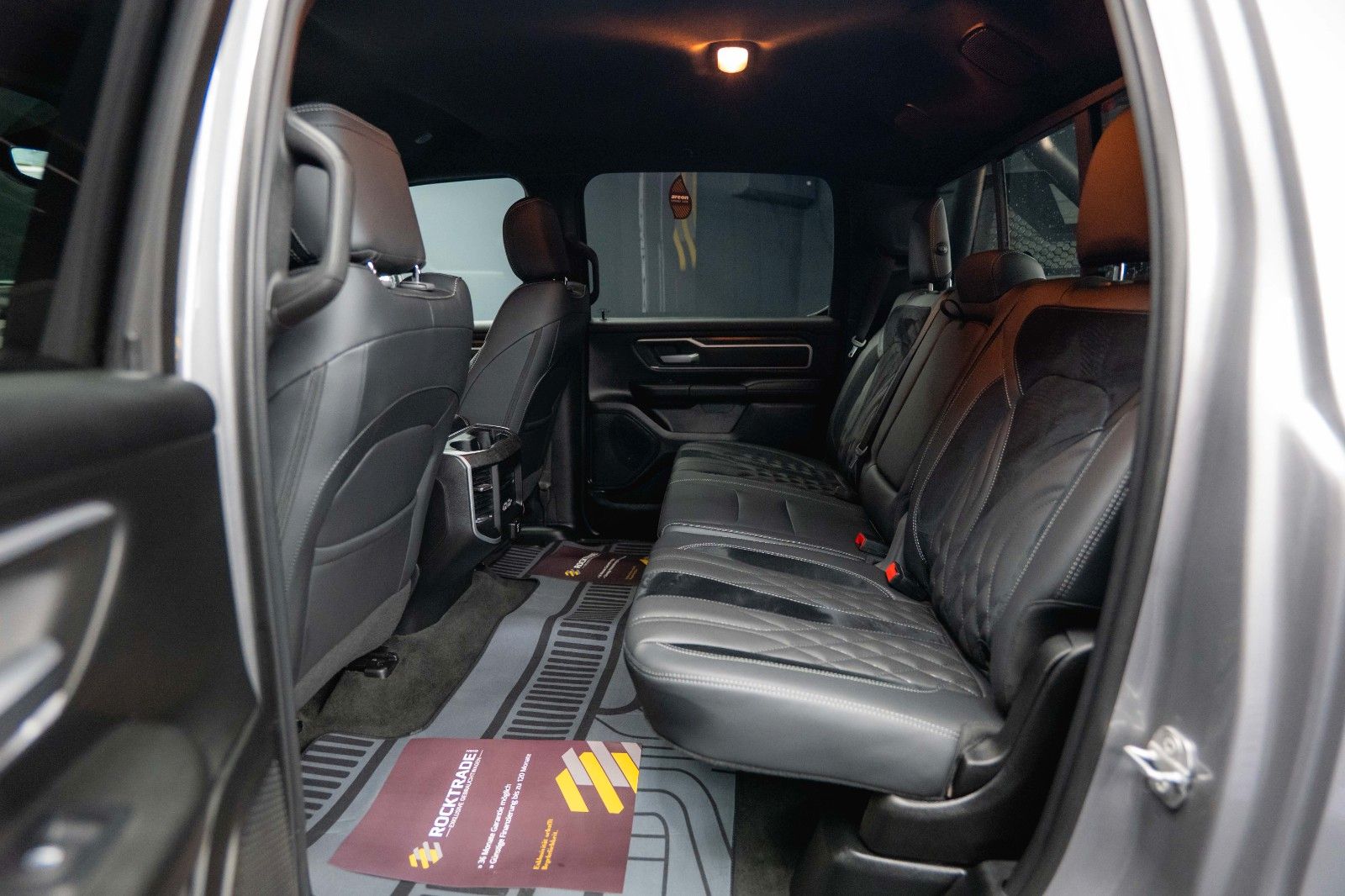 Fahrzeugabbildung Dodge RAM 5.7 V8 HEMI 4x4 Offroad Night Limited 19%