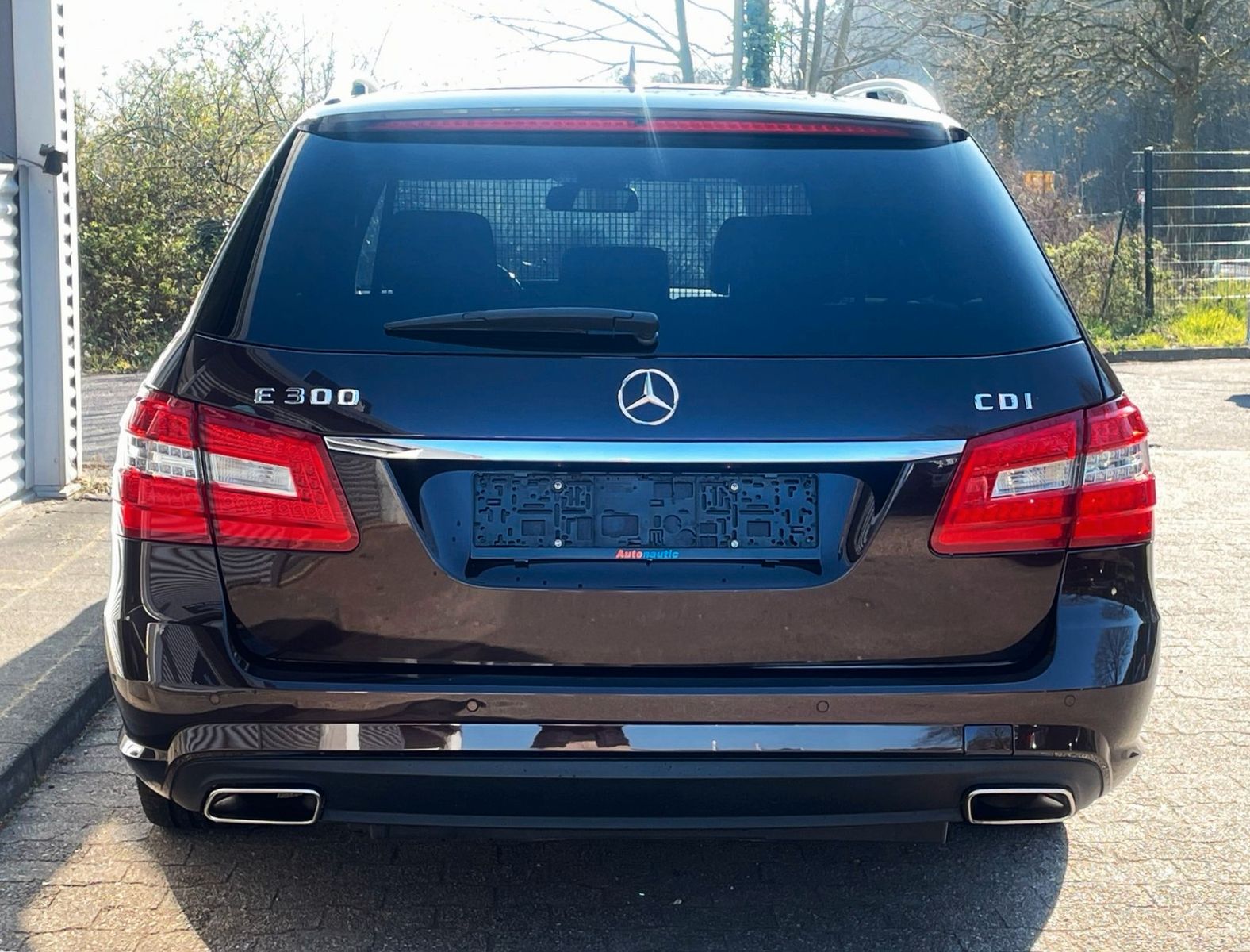 Fahrzeugabbildung Mercedes-Benz E 300 T CDI 7G AUT**AMG**LEDER NAVI GLASSD XENON